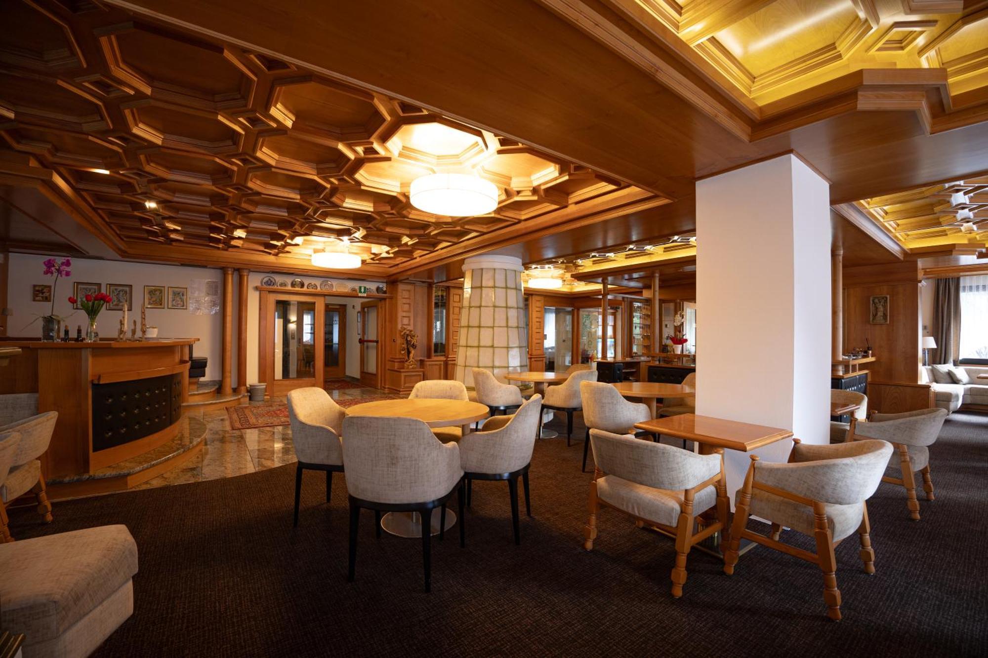 Hotel Engel Canazei Luaran gambar