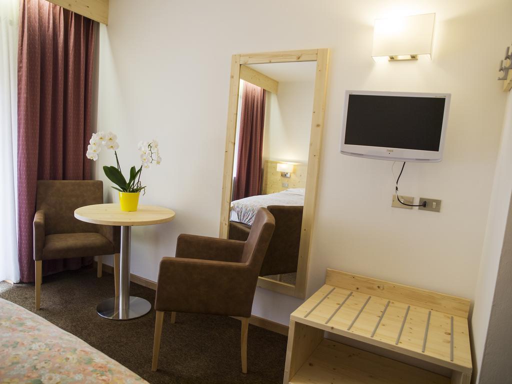 Hotel Engel Canazei Luaran gambar